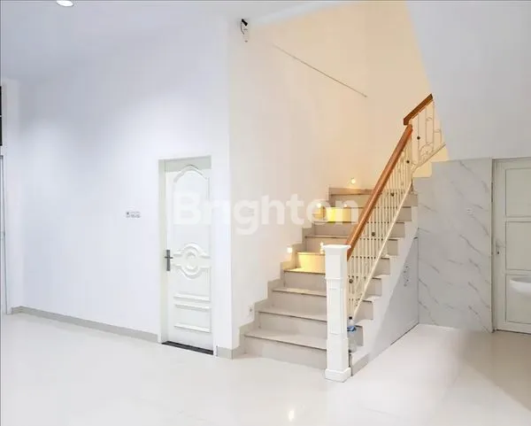 image DISEWAKAN RUMAH LEBAR 8 METER FULL FURNISHED BAGUS TERAWAT KOMPLEK CEMARA ASRI  (6)