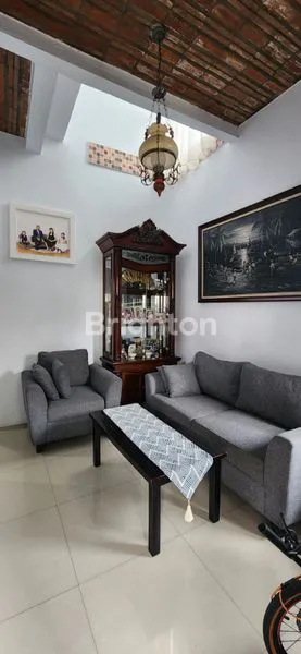 image RUMAH 2 LANTAI LT 85M², LOKASI PREMIUM JAKSEL (2)