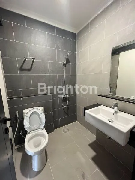 image RUMAH MODERN LEONORA GADING SERPONG SIAP HUNJ (4)