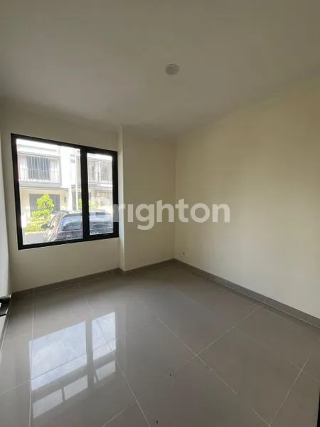 image RUMAH MODERN LEONORA GADING SERPONG SIAP HUNJ (8)