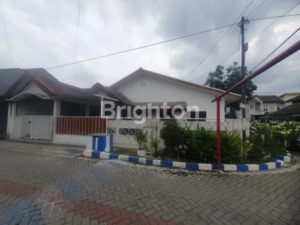 image RUMAH HOOK 2 LANTAI DI PONDOK CHANDRA, LT 238M² (1)
