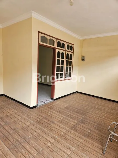 image DISEWAKAN RUMAH 2LT 4 KAMAR COCOK DIGUNAKAN SEBAGAI TEMPAT USAHA, KANTOR DAN JUGA TEMPAT TINGGAL (1)