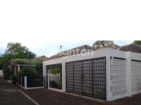 HUNIAN EKSKLUSIF 3+1 KT, DEKAT SENAYAN