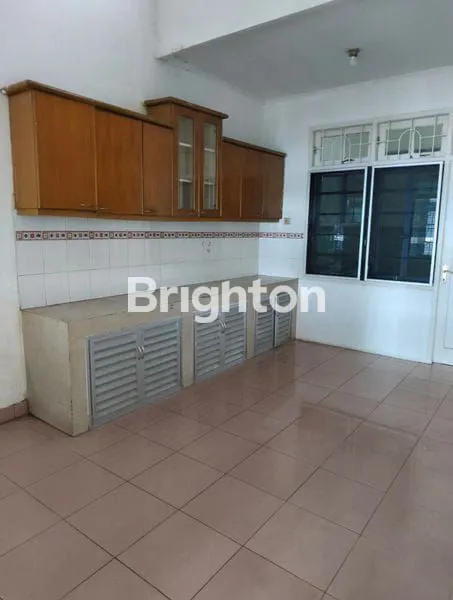 image DISEWAKAN RUMAH BESAR SEMIFURNISH TENGAH KOTA LOKASI DALAM PERUMAHAN BALIKPAPAN BARU AMAN NYAMAN HARGA NEGO (6)