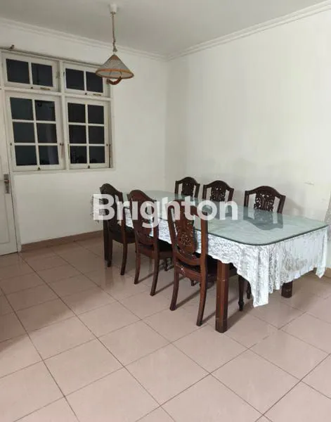 image DIJUAL RUMAH BESAR SEMIFURNISH TENGAH KOTA LOKASI DALAM PERUMAHAN BALIKPAPAN BARU AMAN NYAMAN HARGA NEGO (3)