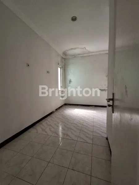 image DIJUAL RUMAH BESAR SEMIFURNISH TENGAH KOTA LOKASI DALAM PERUMAHAN BALIKPAPAN BARU AMAN NYAMAN HARGA NEGO (7)