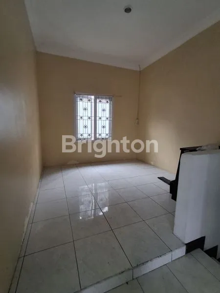 image DIJUAL RUMAH TENGAH KOTA LOKASI DALAM PERUMAHAN REGENCY AMAN NYAMAN HARGA NEGO (5)