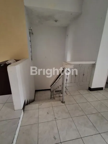 image DIJUAL RUMAH TENGAH KOTA LOKASI DALAM PERUMAHAN REGENCY AMAN NYAMAN HARGA NEGO (6)
