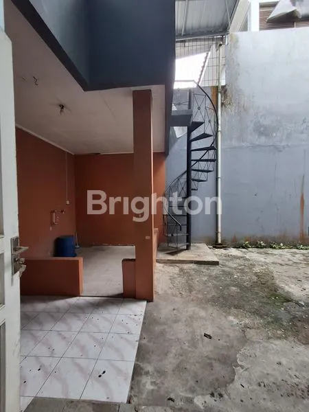 image DIJUAL RUMAH TENGAH KOTA LOKASI DALAM PERUMAHAN REGENCY AMAN NYAMAN HARGA NEGO (7)