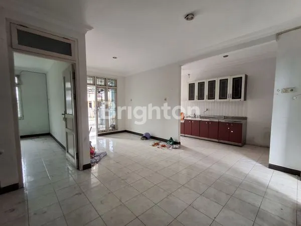 image DIJUAL RUMAH TENGAH KOTA LOKASI DALAM PERUMAHAN REGENCY AMAN NYAMAN HARGA NEGO (3)
