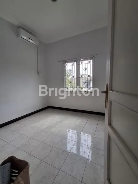 image DIJUAL RUMAH TENGAH KOTA LOKASI DALAM PERUMAHAN REGENCY AMAN NYAMAN HARGA NEGO (8)