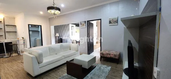 image DIJUAL RUMAH CANTIK FULLFURNISH TENGAH KOTA BERNUANSA MINIMALIS LOKASI DALAM PERUMAHAN GRANDCITY AMAN NYAMAN HARGA NEGO (4)