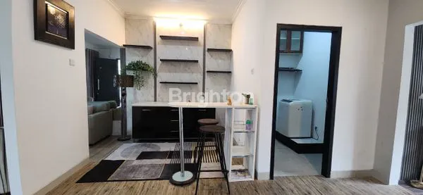 image DIJUAL RUMAH CANTIK FULLFURNISH TENGAH KOTA BERNUANSA MINIMALIS LOKASI DALAM PERUMAHAN GRANDCITY AMAN NYAMAN HARGA NEGO (5)