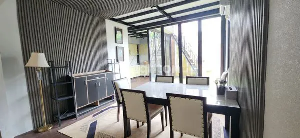 image DIJUAL RUMAH CANTIK FULLFURNISH TENGAH KOTA BERNUANSA MINIMALIS LOKASI DALAM PERUMAHAN GRANDCITY AMAN NYAMAN HARGA NEGO (2)