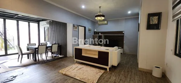 image DIJUAL RUMAH CANTIK FULLFURNISH TENGAH KOTA BERNUANSA MINIMALIS LOKASI DALAM PERUMAHAN GRANDCITY AMAN NYAMAN HARGA NEGO (3)