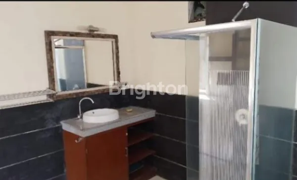 image RUMAH DENGAN KEBUN LUAS — TINGGAL DI KOTA, RASANYA SEPERTI VILLA (4)