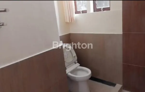 image RUMAH DENGAN KEBUN LUAS — TINGGAL DI KOTA, RASANYA SEPERTI VILLA (6)