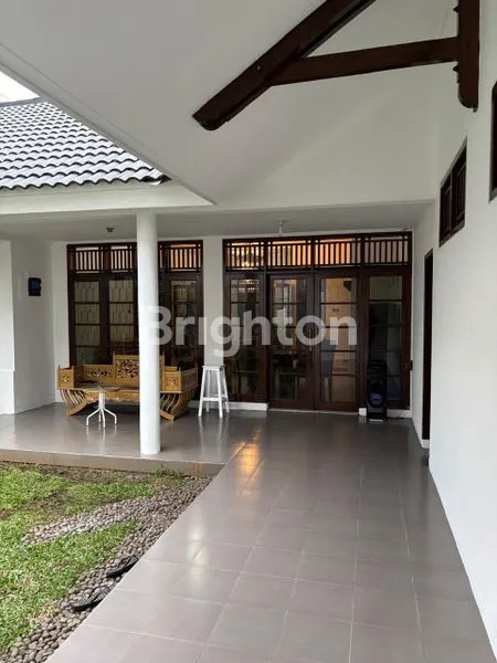 image DIJUAL NEGO RUMAH MEWAH FULL RENOVASI,SEMI-FURNISH – JAKA PERMAI, BEKASI (2)