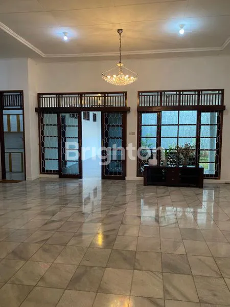 image DIJUAL NEGO RUMAH MEWAH FULL RENOVASI,SEMI-FURNISH – JAKA PERMAI, BEKASI (5)