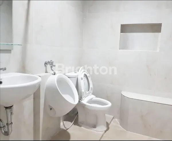 image DISEWAKAN RUMAH LEBAR 8 MTR DI KOMPLEK CEMARA ASI - FULL FURNISHED - KONDISI BAGUS & TERAWAT (7)