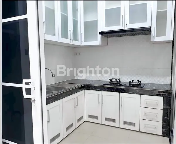 image DISEWAKAN RUMAH LEBAR 8 MTR DI KOMPLEK CEMARA ASI - FULL FURNISHED - KONDISI BAGUS & TERAWAT (5)