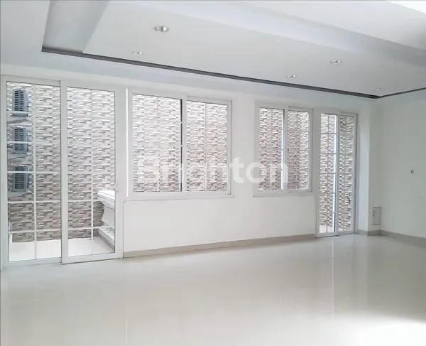 image DISEWAKAN RUMAH LEBAR 8 MTR DI KOMPLEK CEMARA ASI - FULL FURNISHED - KONDISI BAGUS & TERAWAT (1)