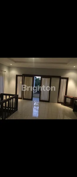 image RUMAH ELEGANT  DUA LANTAI (4)