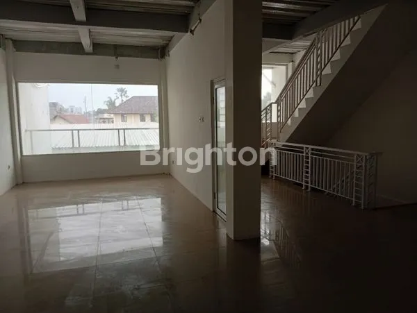 image RUMAH 2½LT SIAP HUNI DI AMPERA II PS MINGGU JAKARTA SELATAN (3)