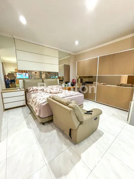 image RUMAH CANTIK HIGH CEILING WALET INDAH (7)