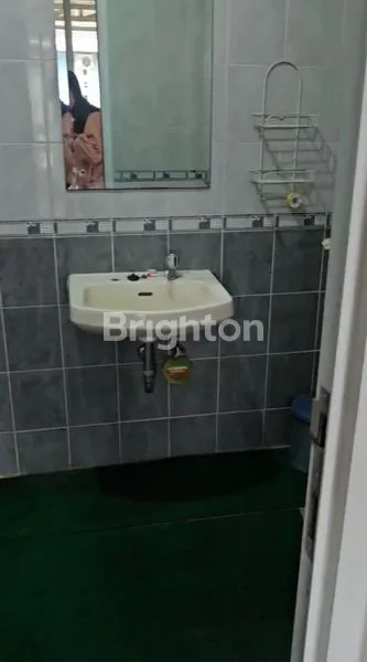 image RUMAH HOOK 2 LANTAI LT 221 M² DI KOTA WISATA (7)