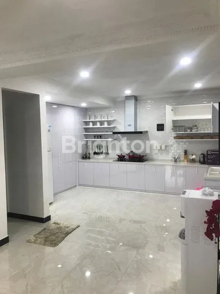 image RUMAH MEWAH HOEK 3 LANTAI TAMAN BEVERLY GOLF  LIPPO  KARAWACI (7)