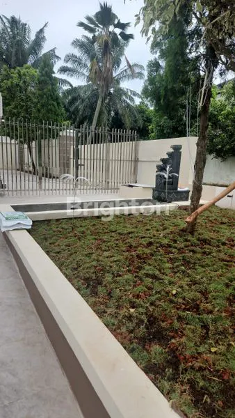 image RUMAH MEWAH HOEK 3 LANTAI TAMAN BEVERLY GOLF  LIPPO  KARAWACI (3)