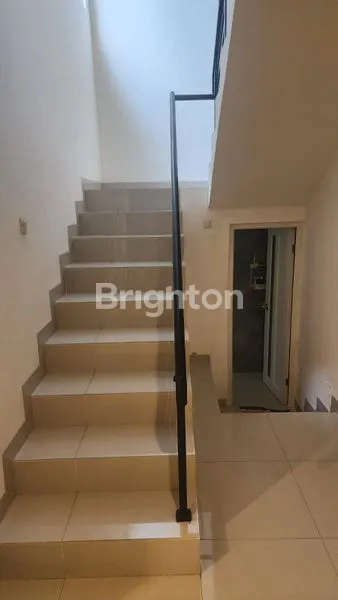 image RUMAH 2 LANTAI SIAP HUNI DI SERPONG GARDEN 2 (5)