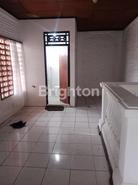 DISEWAKAN RUMAH STRATEGIS 123 M², SHM, LOKASI  NYAMAN & STRATEGIS