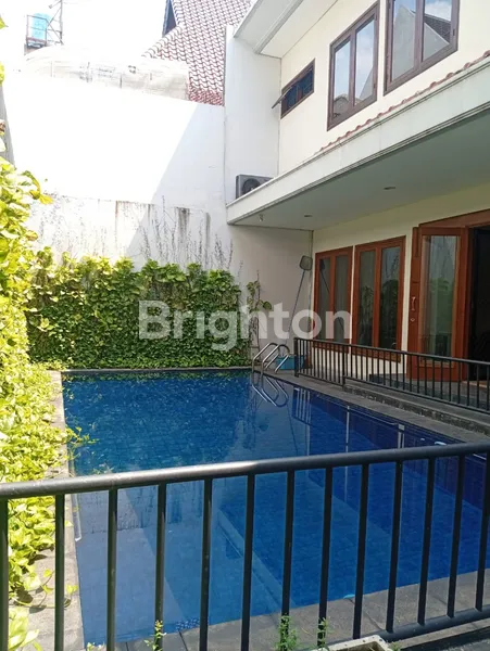image RUMAH MEWAH DENGAN PRIVATE POOL DI METRO ALAM PONDOK INDAH – LT 300 M², JAKARTA SELATAN (1)