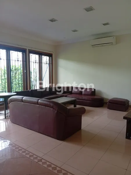 image RUMAH MEWAH DENGAN PRIVATE POOL DI METRO ALAM PONDOK INDAH – LT 300 M², JAKARTA SELATAN (4)