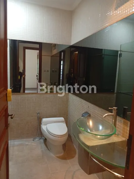 image RUMAH MEWAH DENGAN PRIVATE POOL DI METRO ALAM PONDOK INDAH – LT 300 M², JAKARTA SELATAN (7)