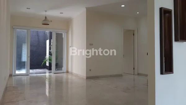 image RUMAH 2 LANTAI REGENCY MELATI MAS TANGERANG SELATAN  (8)