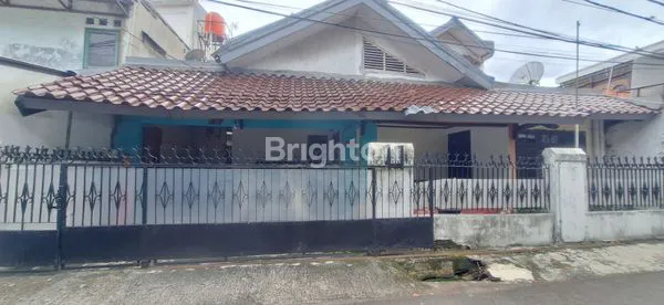 image DIJUAL RUMAH TUA STRATEGIS DAN NYAMAN  DI TEBET TIMUR JAKARTA SELATAN (1)