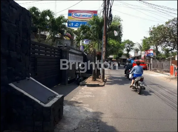 image RUMAH MEWAH DAN NYAMAN LUAS 365 M2, 3 KAMAR TIDUR UTAMA, CARPORT 5 MOBIL - STRATEGIS DEKAT MALL, RS FATMAWATI, MRT, DAN TOL CILANDAK! (4)