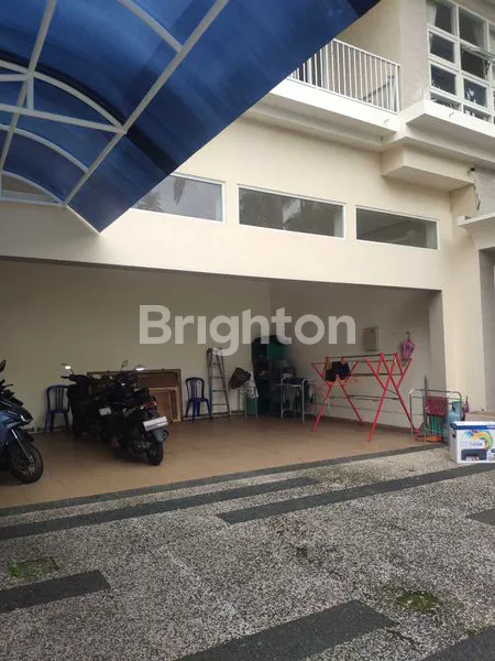 image HUNIAN & BISNIS: RUMAH MEWAH DENGAN 10 UNIT KOST (1)