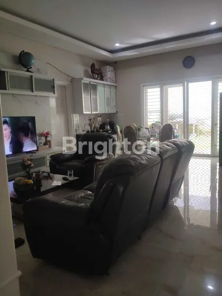 image HUNIAN & BISNIS: RUMAH MEWAH DENGAN 10 UNIT KOST (3)