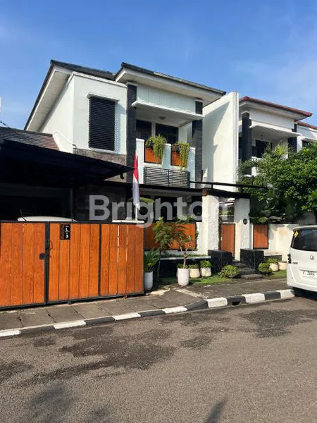 image RUMAH MEWAH 2 LANTAI DI CLUSTER SAKURA REGENCY (1)