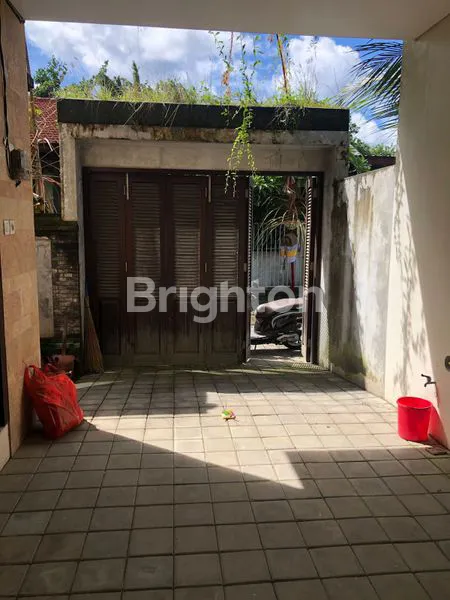 image DIKONTRAKKAN – RUMAH 2 LANTAI DI KETEWEL (MILIK PRIBADI) (2)