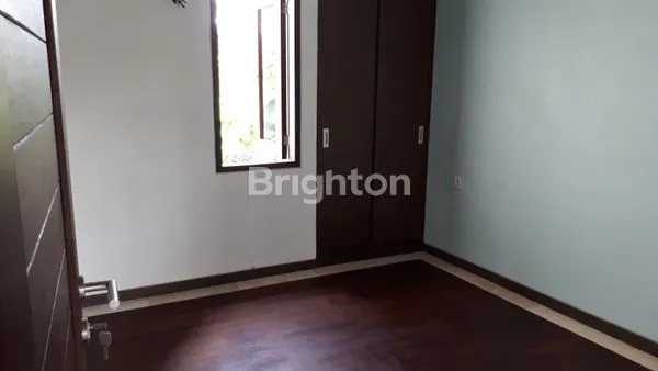 image DIKONTRAKKAN – RUMAH 2 LANTAI DI KETEWEL (MILIK PRIBADI) (7)