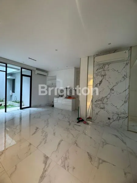 image RUMAH 2 LANTAI SEMI FURNISH DI PAKUWON CITY, SIAP HUNI (6)