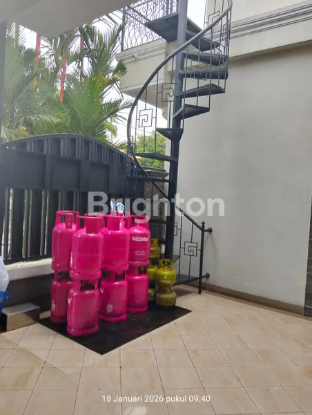 image RUMAH 2 LANTAI + TOKO | USAHA AIR ISI ULANG AKTIF | SHM | SIAP USAHA (5)