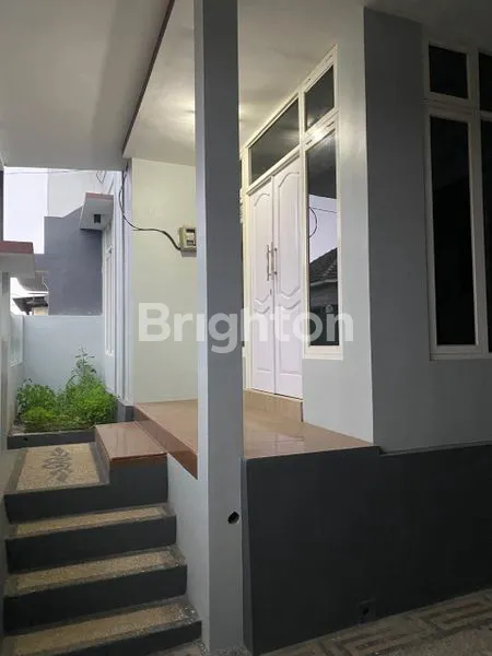 image TURUN HARGA RUMAH STRATEGIS 2 LANTAI SHM (1)
