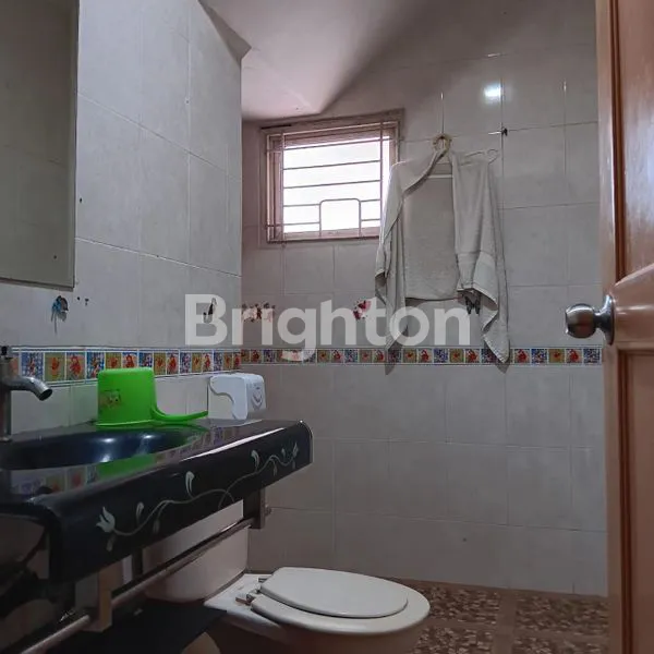 image RUMAH MEWAH 4KT DI CLUSTER KOTA WISATA (7)