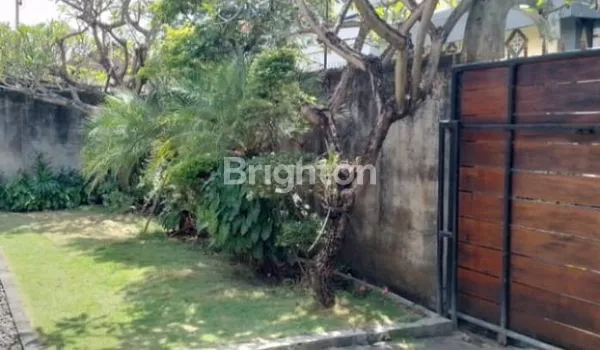image HUNIAN EKSKLUSIF SANUR, 2 KT & KEBUN LUAS (2)